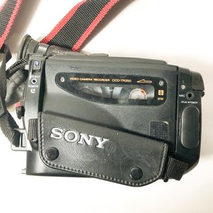Cámara de Video Sony Handycam CCD-TR350 con Estuche y Accesorios - imagen 4