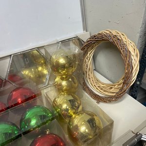 Lote Navideño: Bolso con Adornos, Espejos Hexagonales y Bolas Decorativas - imagen 3