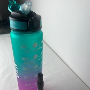 Botella Deportiva Graduada 900 ml con Marcador Permanente - imagen 3