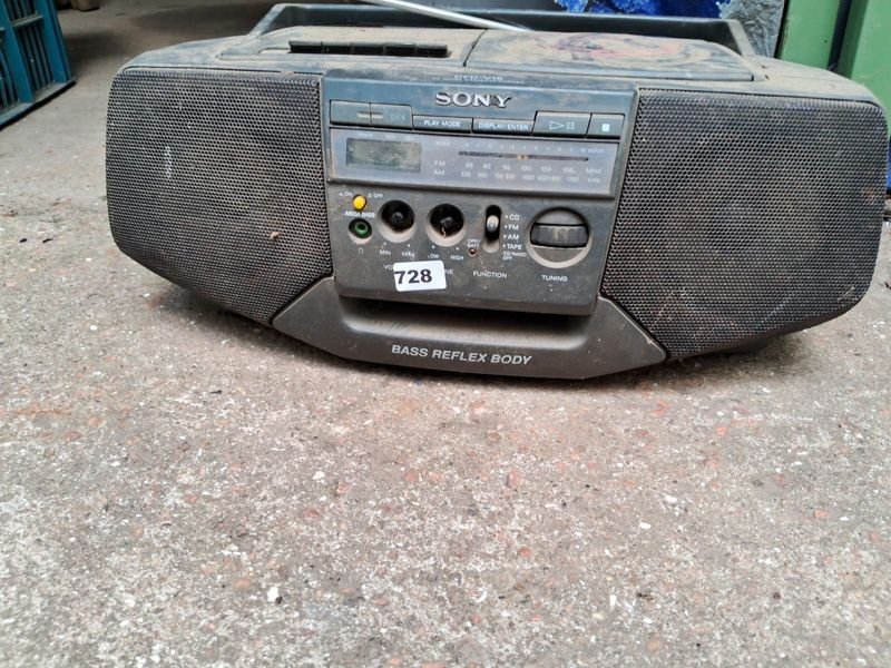 Radio casetera y reproductor de CD marca Sony en venta - imagen 3