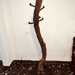 Lote anterior: Perchero Rústico de Madera con Base de Disco de Arado y 5 Clavos