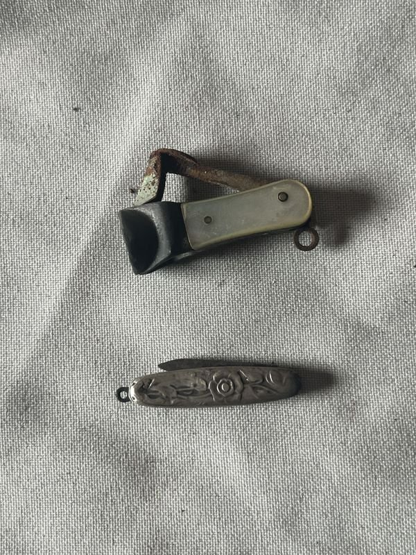 Corta habano de metal y nácar con pluma y cachas de plata - imagen 2