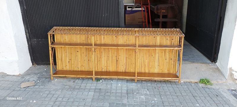 Estante en madera y caña de diseño antiguo
