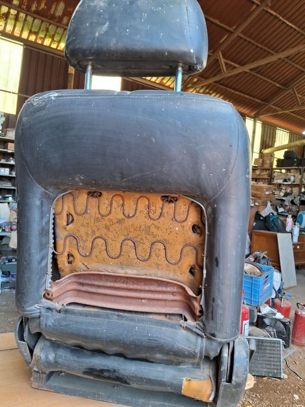 Asiento de automóvil en mal estado - imagen 2