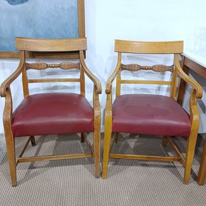 Par de Butacas Estilo Regency Inglés en Madera Maciza Tallada con Tapizado Rojo - imagen 4