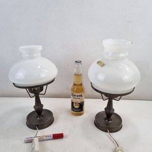 Par de Lámparas de Mesa Rústicas con Pantallas de Vidrio Opalino - imagen 2
