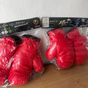 Par de Guantes de Boxeo para Niño - Nuevos - imagen 2