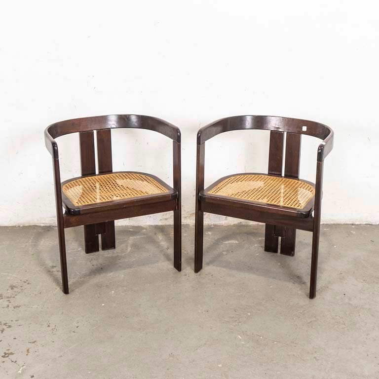 Lote siguiente: Sillones de madera con asientos esterilizados