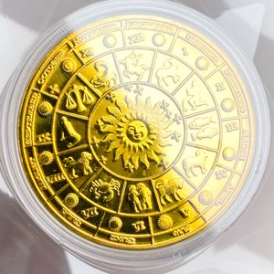 Moneda Coleccionable Signo Cáncer Color Dorado con Estuche - imagen 3