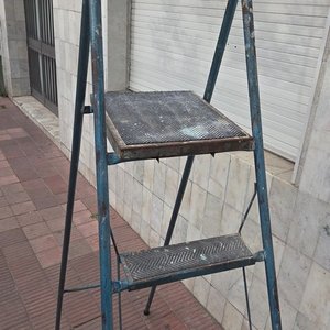 Escalera Metálica Plegable de 5 Peldaños - imagen 5