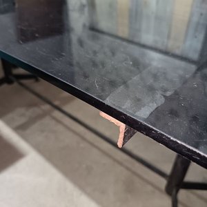 Mesa Rectangular con Tapa de Vidrio Grueso y Base de Hierro - imagen 4