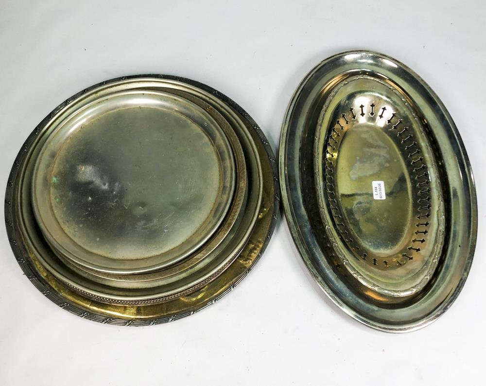 Lote de Bandejas Metálicas Circulares y Ovaladas