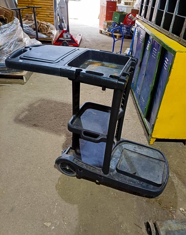 Carro de Limpieza Negro en PVC con Detalles