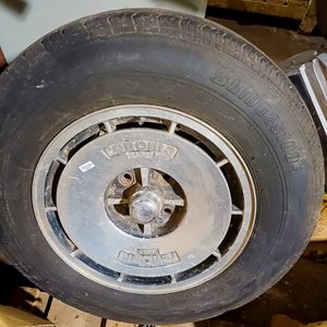 Lote siguiente: 4 Llantas R15 con Cubiertas Bridgestone y Renoma