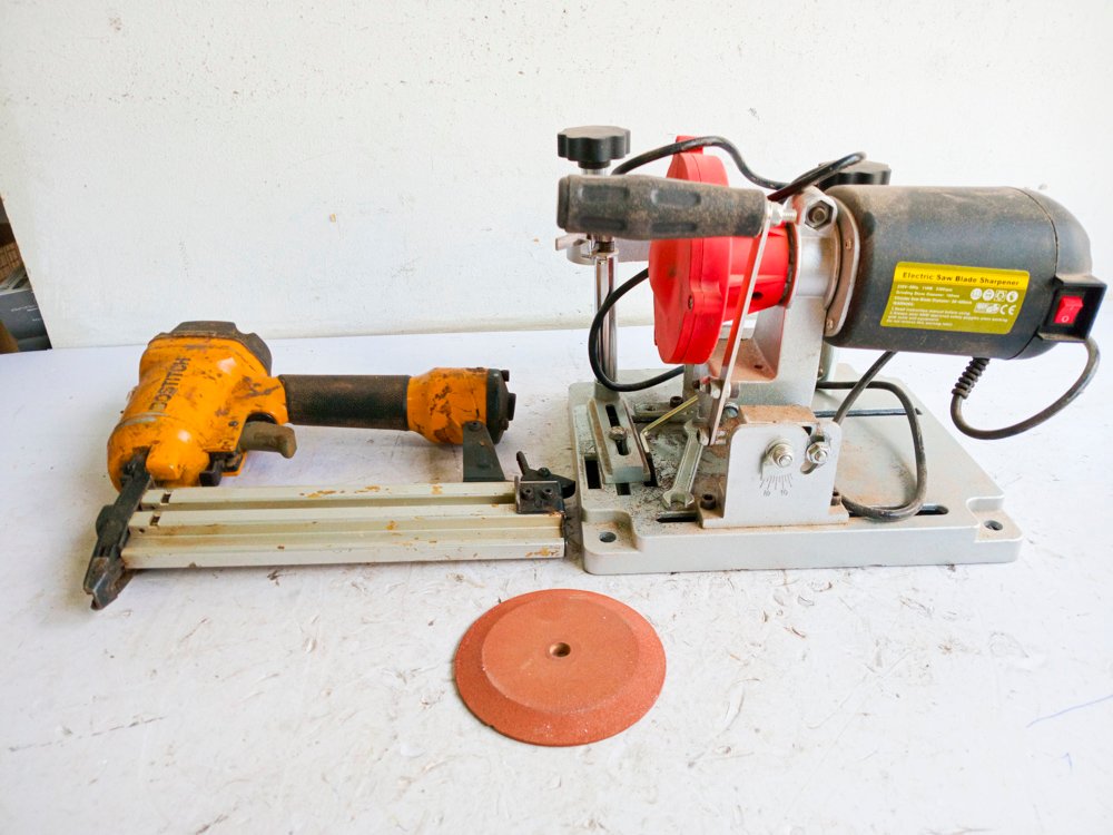 Lote anterior: Afilador de cadena de motosierra y discos de madera y clavadora Bostitch