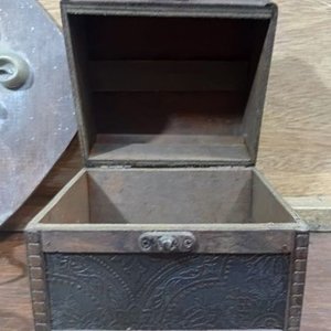 Cofrecito Vintage, Paraguero de Pared y Vasito para Lavar Ojos - imagen 3