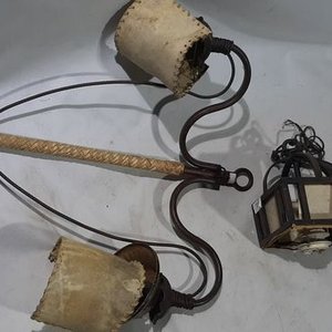 Apliques Colgantes de Hierro Macizo: Uno de 2 Picos y Uno Cuadrado - imagen 3