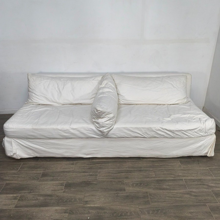 Sillón tipo camastro tapizado en Jean blanco