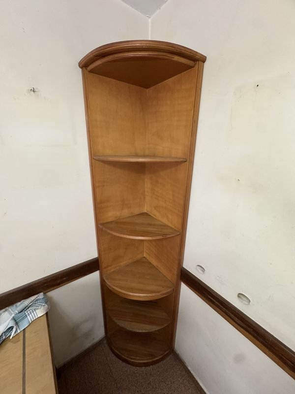Lote anterior: Estante esquinero de diseño curvo