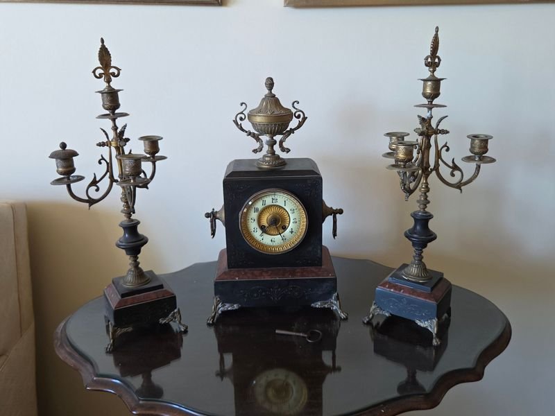 Lote siguiente: Ganadería y Muebles de Lujo en Bronce