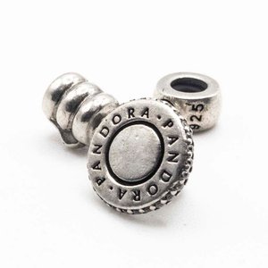 Lote siguiente: Dije Pandora Plata 925 con Detalle