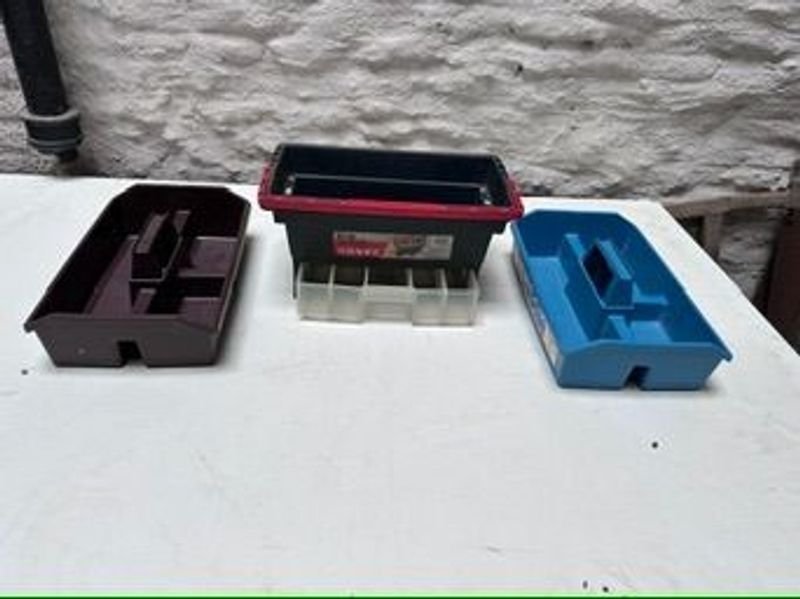 Bandejas porta herramientas en plástico nuevas - imagen 2