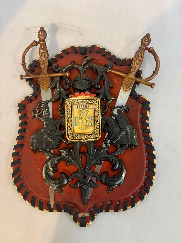 Lote anterior: Escudo de España con Armas y Espada