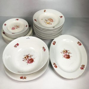 Lote anterior: Juego de 22 piezas de porcelana OLMOS con flores y guarda dorada