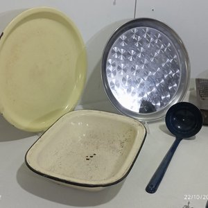 Lote de 13 Piezas de Bazar: Fuente Enlozada, Bandejas, Utensilios y Más - imagen 3