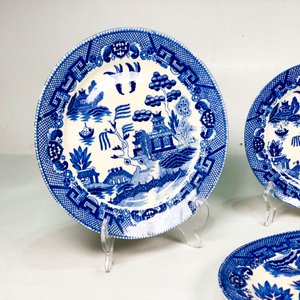 Conjunto de Porcelana Estilo Willow: Lechera, Platos y Fuente Oval - imagen 3