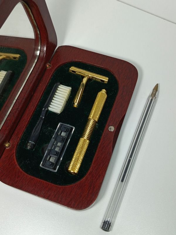 Estuche antiguo de madera para viaje con accesorios - imagen 2