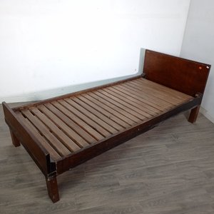 Cama de 1 Plaza en Cedro con Detalles de Uso - imagen 4