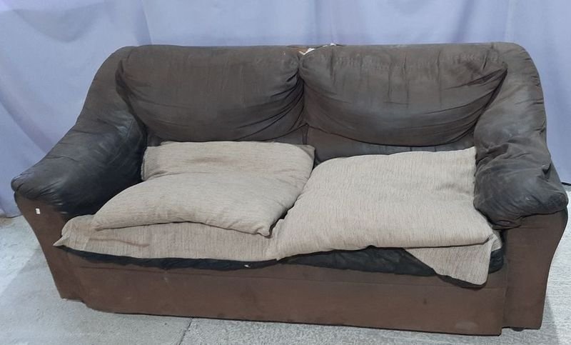 Sofá Cama Plaza y Media con Almohadones