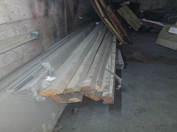 Lote de Vigas de Madera sin Marca