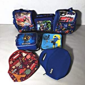 Lote de 7 Loncheras Infantiles con Diseños de Personajes y Deportistas - imagen 2