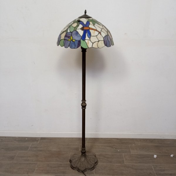 Lámpara de Pie Estilo Tiffany con Vitral de Libélulas y Flores