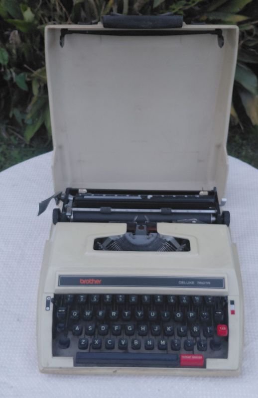 Máquina de Escribir Brother Deluxe 760TR Portátil