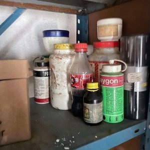 Estantería Metálica Pronto con Tarros de Tornillos y Otros Contenidos - imagen 3