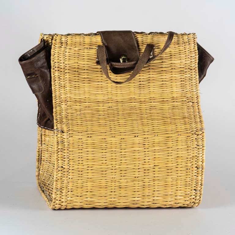 Lote siguiente: Bolsos de fibras naturales y cuero