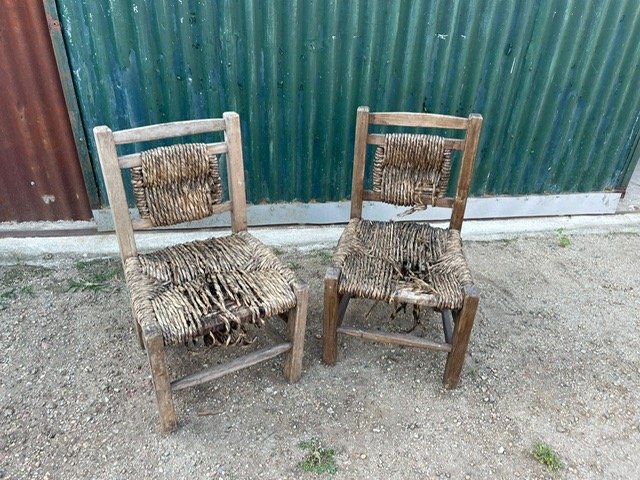 Sillas de madera con tapicería de paja para reparar