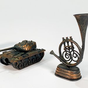 Seis Sacapuntas Decorativos Vintage: Caja Registradora, Locomotora, Nave Espacial, Trompeta, Caballo y Tanque - imagen 4