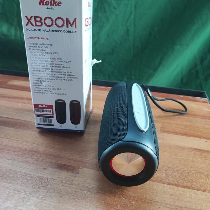 Lote siguiente: Sistema de altavoces XBOOM y consola Xbox 360