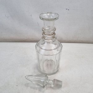 Licorera de Cristal Transparente con Tallas y Tapón Facetado - imagen 3