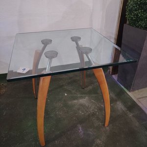 Mesa Ratona Vidrio y Madera con Patas Curvas Metálicas - imagen 4