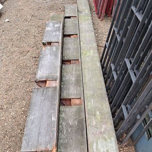 Lote anterior: 8 Vigas de Madera Dura con Encastres y Varias Medidas
