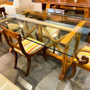 Juego de Comedor Rústico con Sillas de Madera y Tapizado Rayado - imagen 2