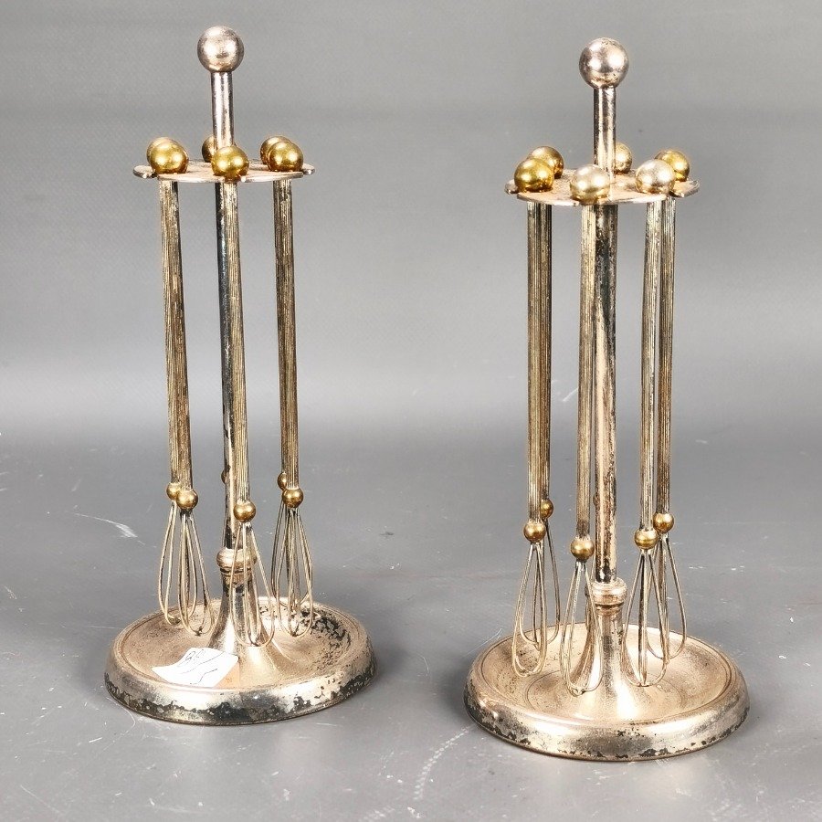 Lote siguiente: Soportes con agitadores en bronce plateado