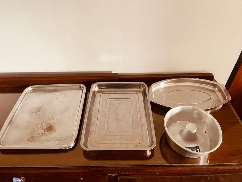 Set de 4 Fuentes y Budinera Metálicas