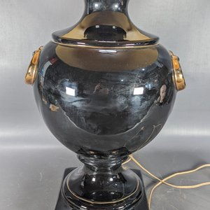 Lámpara de Mesa Antigua en Loza Negra con Asas Doradas y Pantalla Beige - imagen 4
