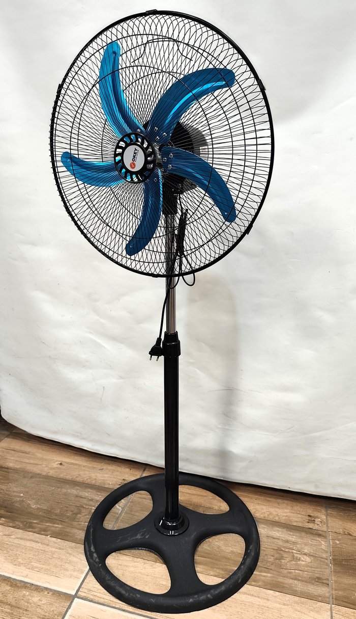 Lote siguiente: Ventilador de pie ocilante con 5 aspas metálicas, nuevo
